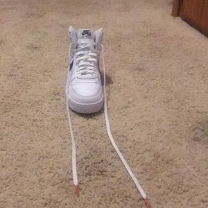I’m selling a Air Force 1 High top with black dots